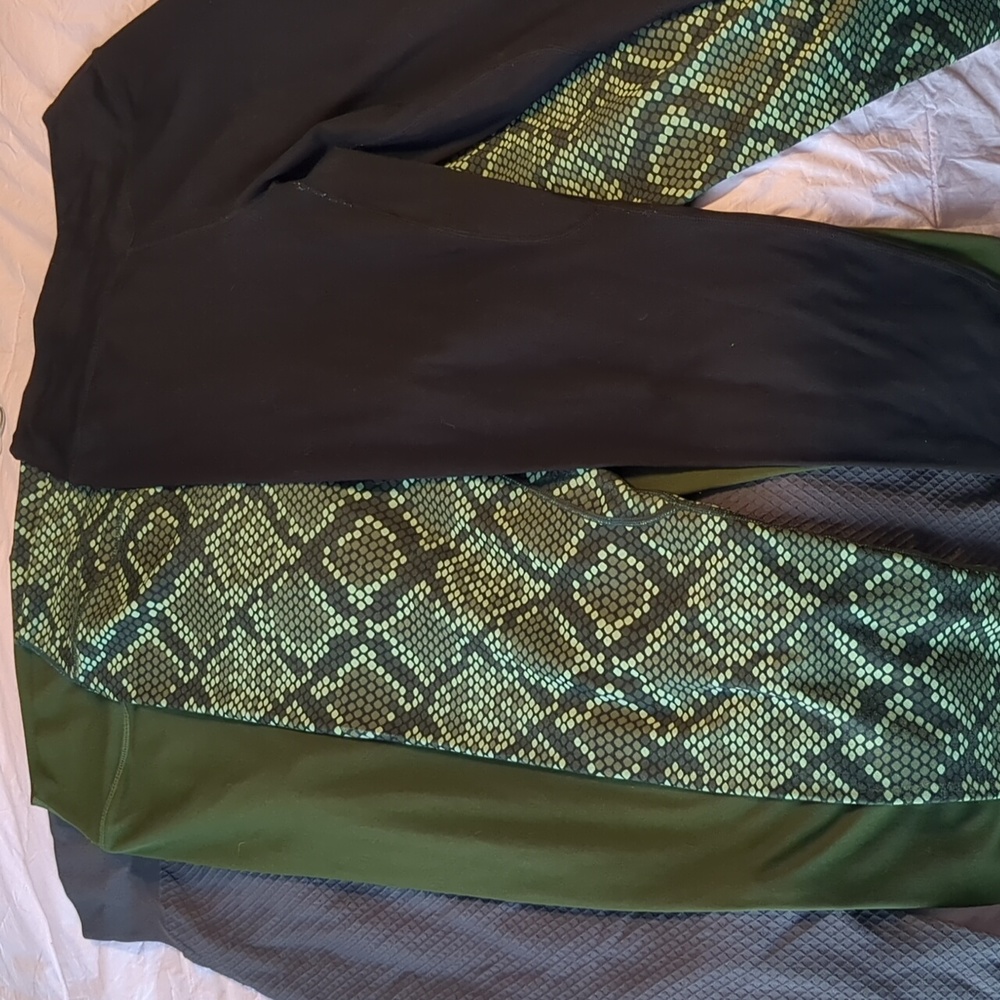 Bundle (4) Leggings Size L